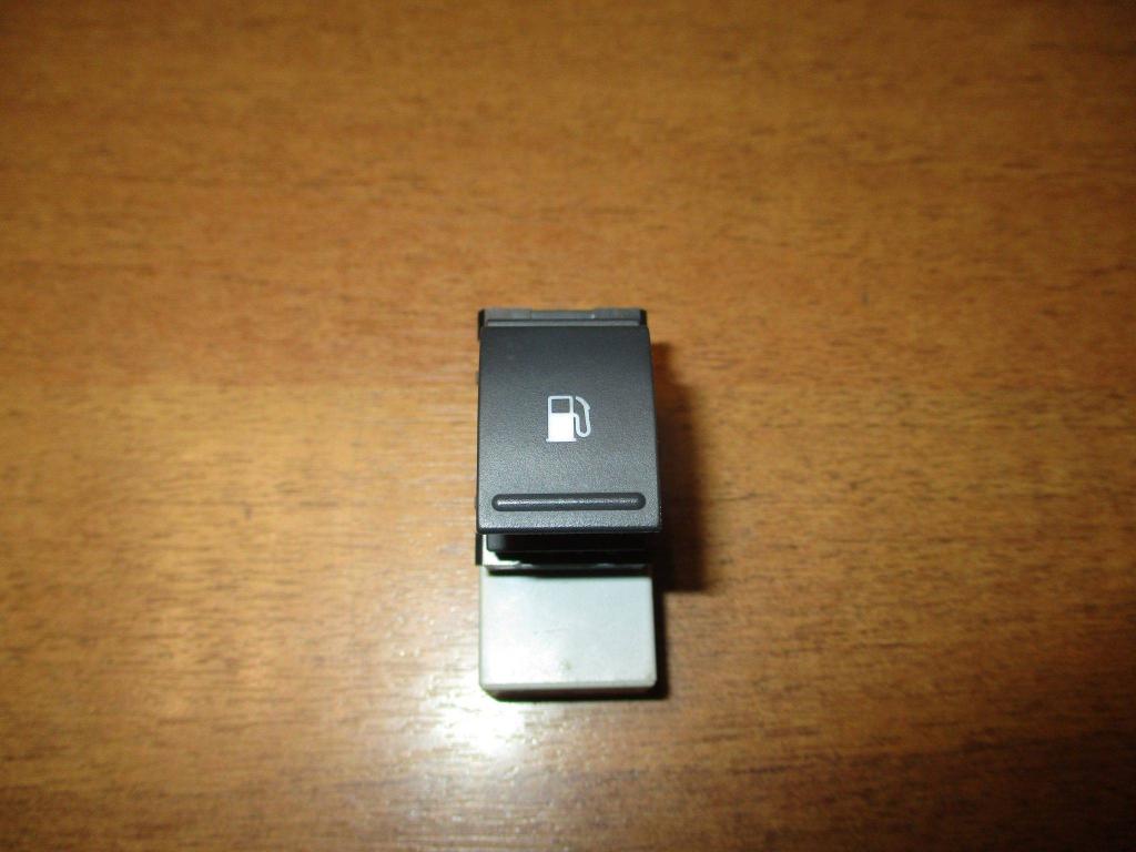 Кнопка открывания лючка бензобака, 500 рублей, Пермь