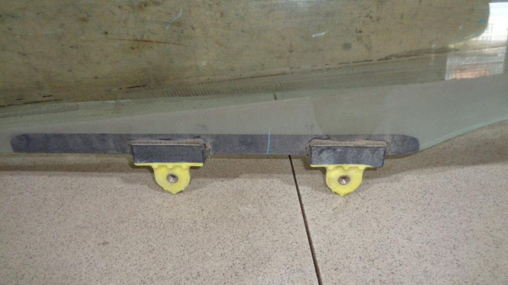 Стекло двери передней левой, 1500 рублей, Пермь