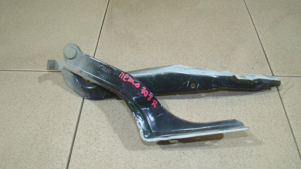 Петля капота правая, 850 рублей, Пермь