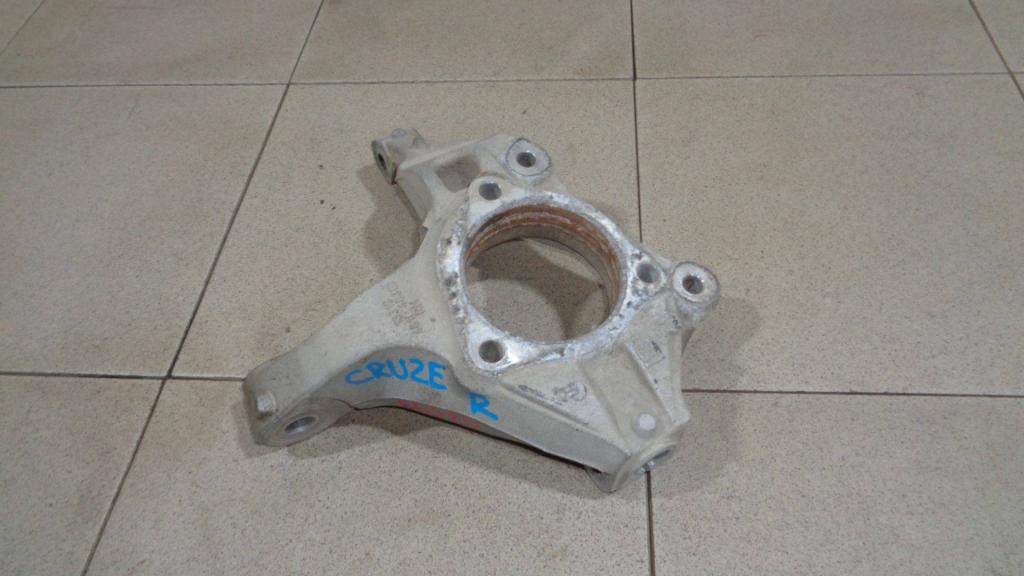 Кулак поворотный передний правый, 2000 рублей, Пермь