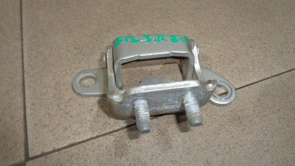 Петля двери задней правой верхняя, 550 рублей, Пермь