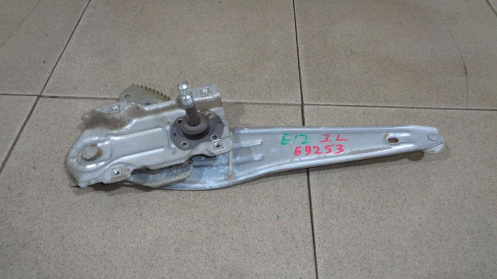 Стеклоподъемник механический задний левый, 500 рублей, Пермь