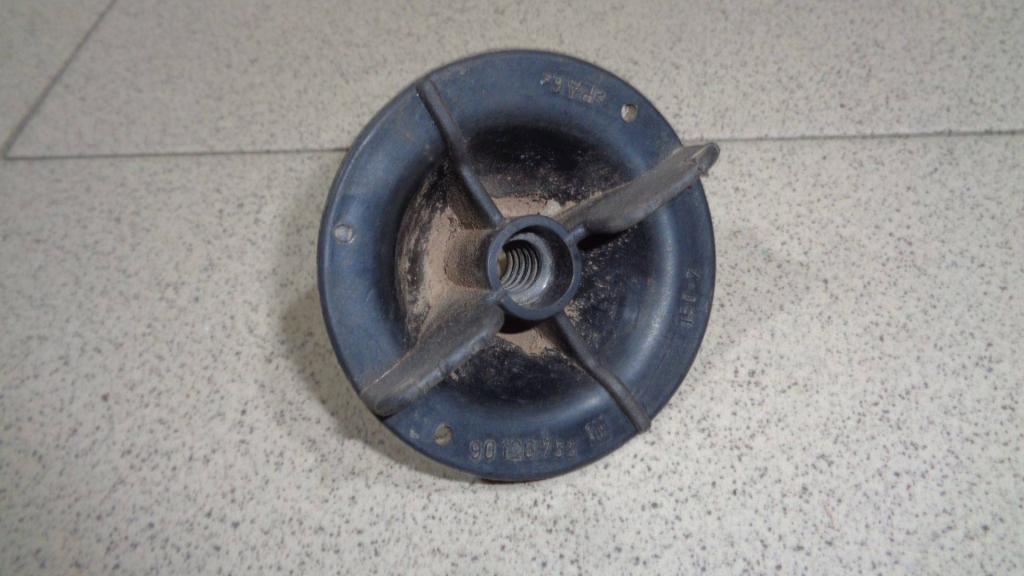 Болт крепления запасного колеса, 500 рублей, Пермь