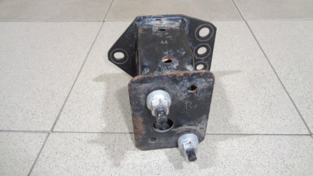 Кронштейн усилителя переднего бампера правый, 2000 рублей, Пермь