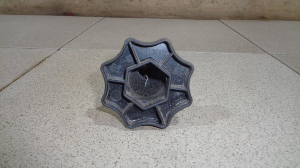 Болт крепления запасного колеса, 500 рублей, Пермь