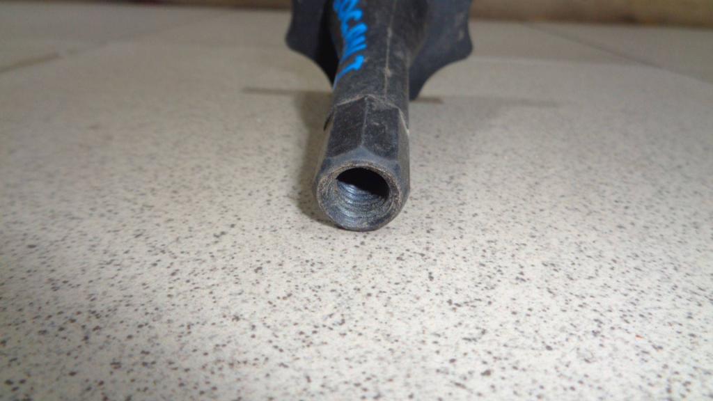 Болт крепления запасного колеса, 500 рублей, Пермь