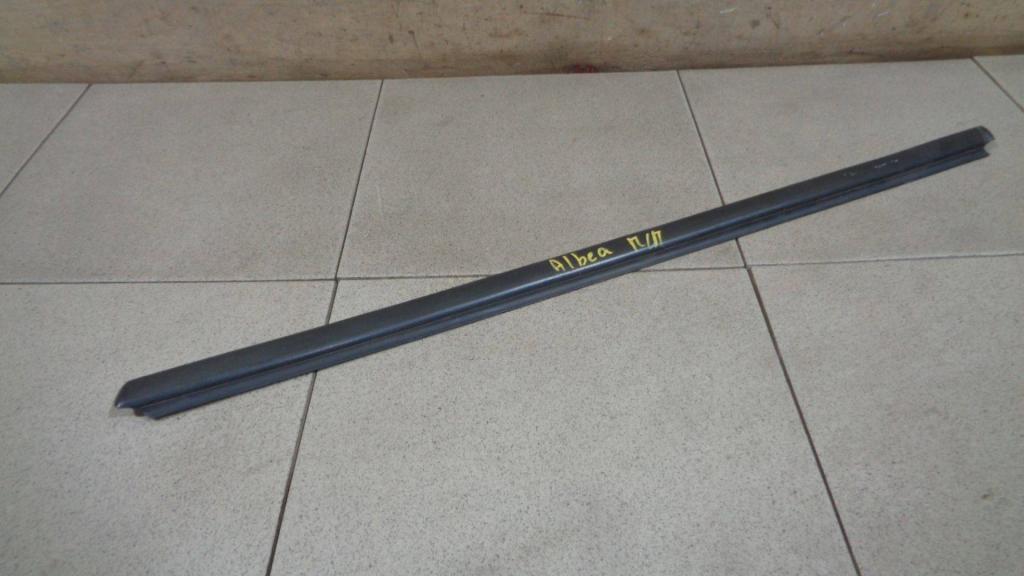 Накладка стекла переднего правого, 500 рублей, Пермь