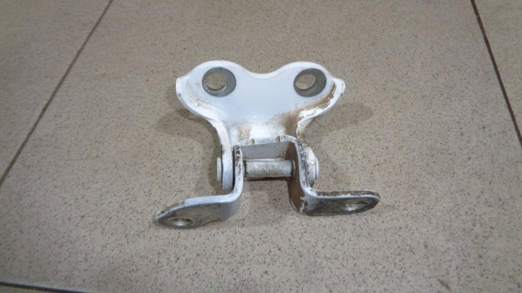 Петля двери задней правой верхняя, 1500 рублей, Пермь