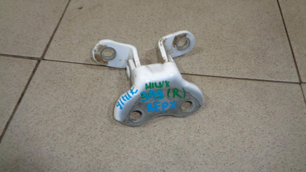 Петля двери задней правой верхняя, 1500 рублей, Пермь