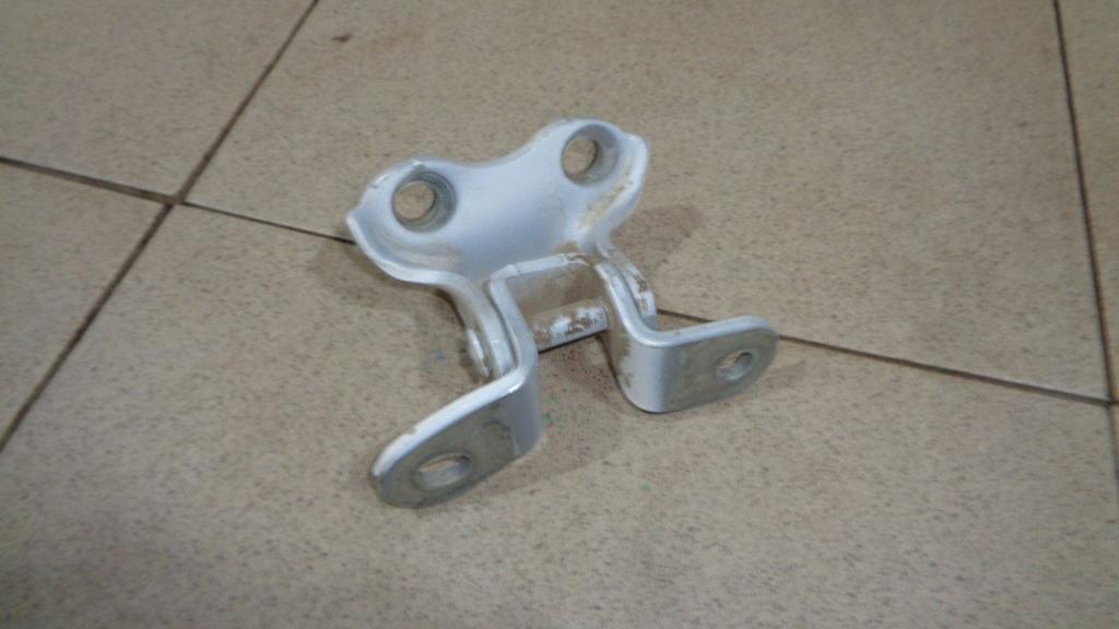 Петля двери задней правой верхняя, 1500 рублей, Пермь