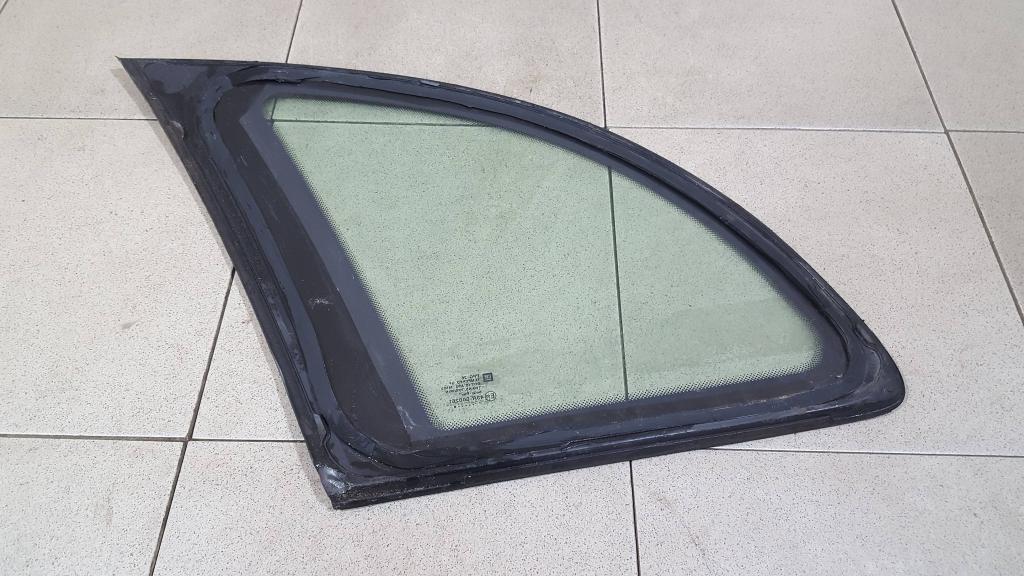 Стекло кузовное глухое правое, 1000 рублей, Пермь