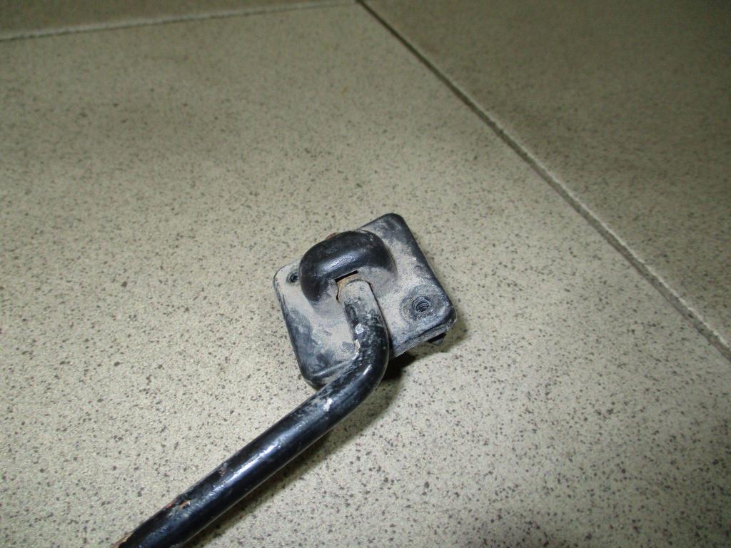 Держатель капота, 500 рублей, Пермь