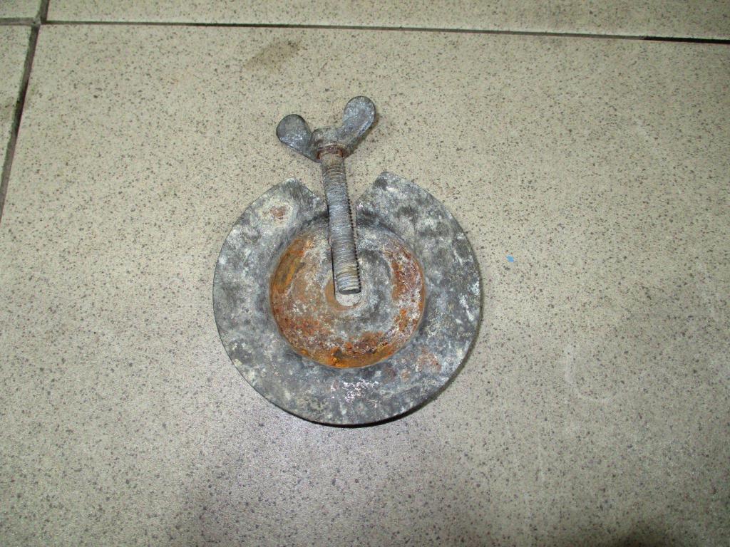 Болт крепления запасного колеса, 500 рублей, Пермь