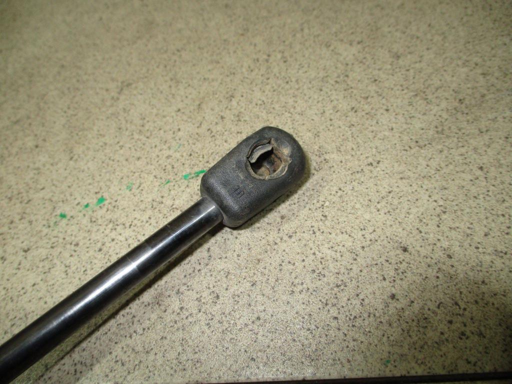 Амортизатор двери багажника, 500 рублей, Пермь