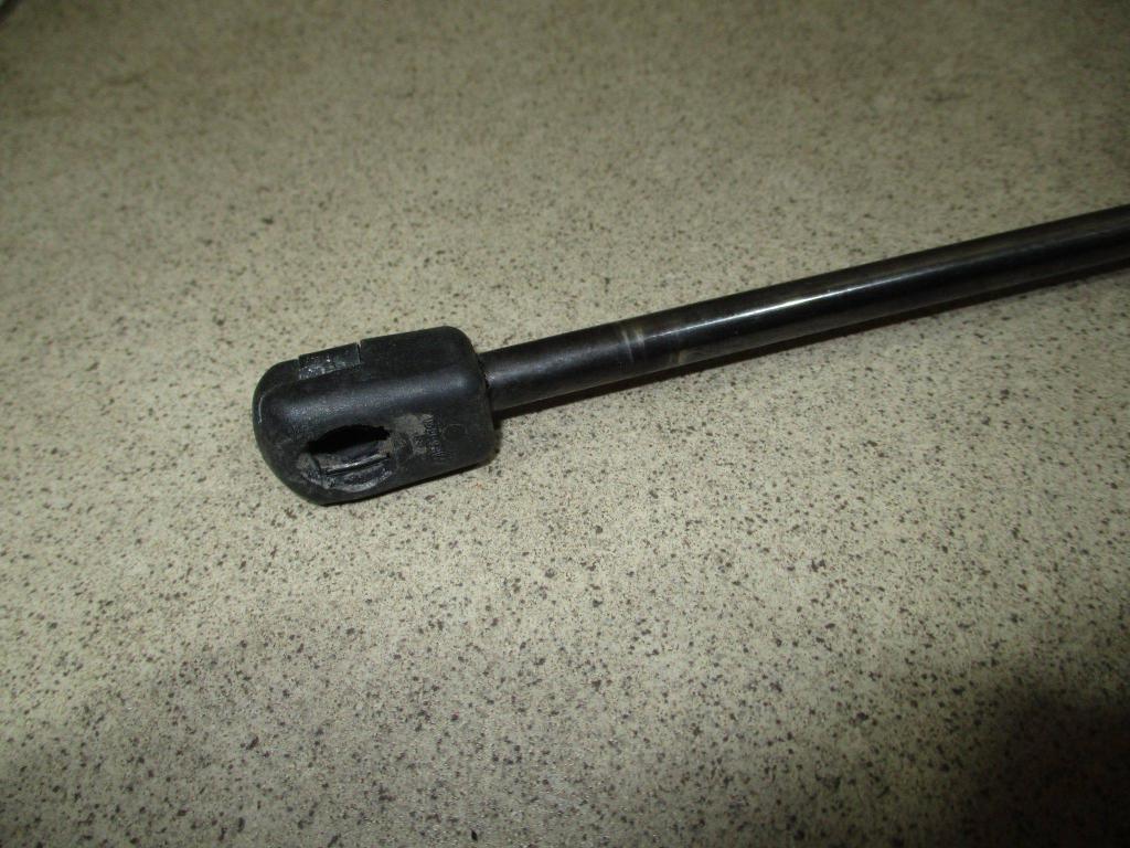 Амортизатор капота, 1000 рублей, Пермь