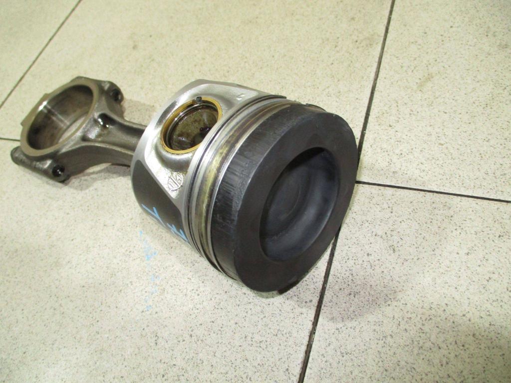 Поршень с шатуном, 4700 рублей, Пермь