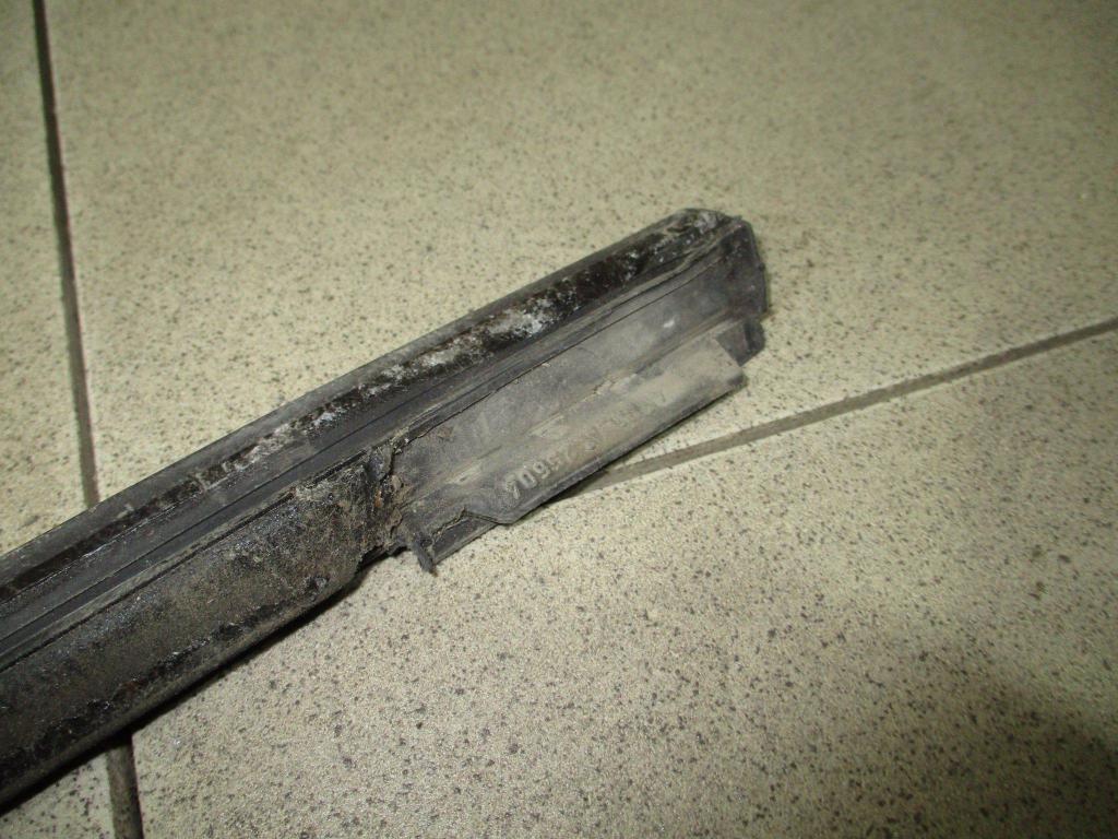 Накладка стекла заднего правого, 1000 рублей, Пермь