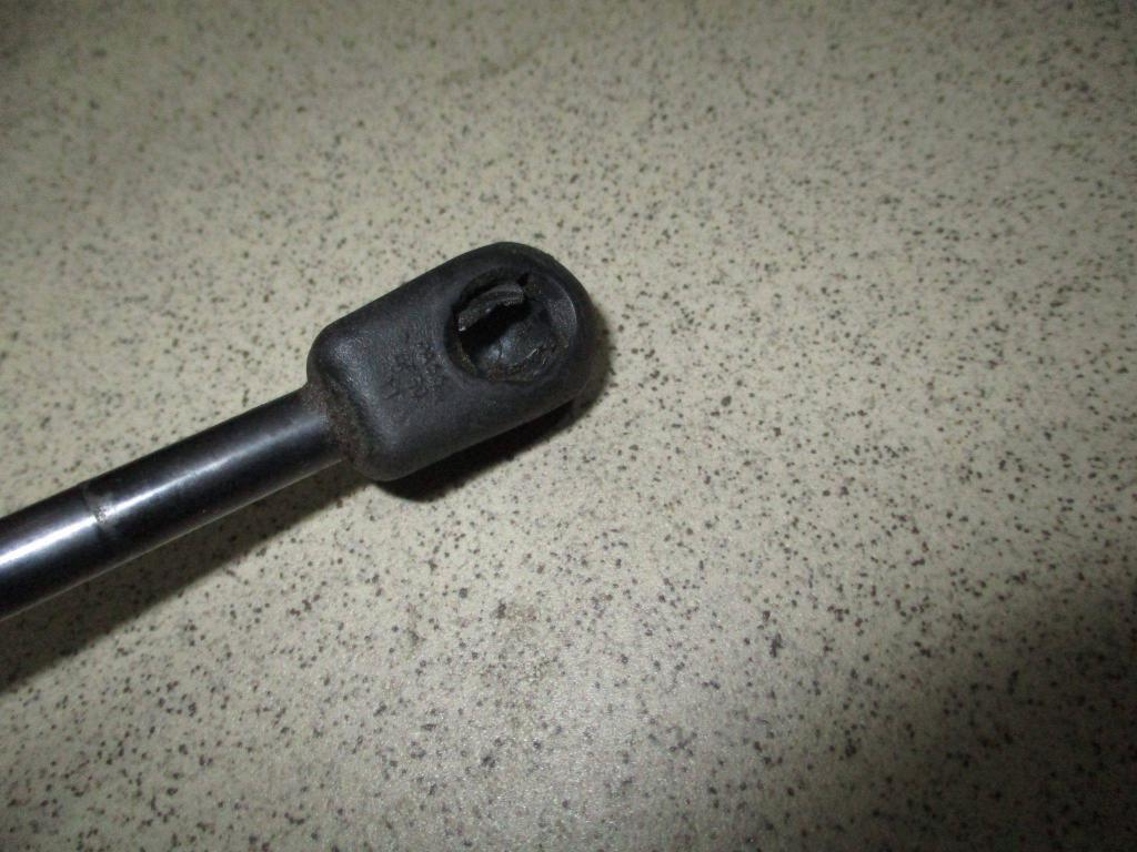 Амортизатор крышки багажника, 500 рублей, Пермь