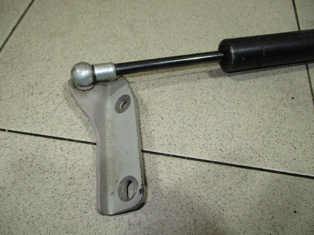 Амортизатор двери багажника, 500 рублей, Пермь