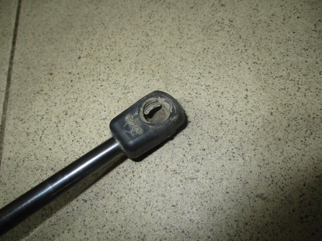 Амортизатор двери багажника, 500 рублей, Пермь