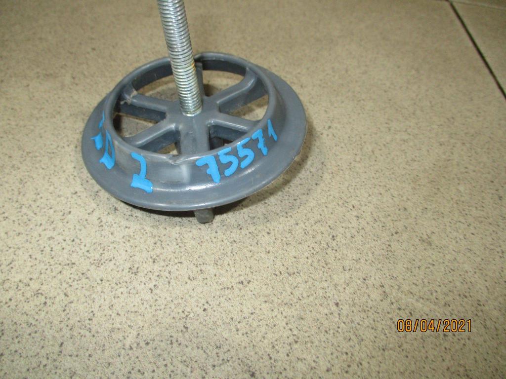 Болт крепления запасного колеса, 500 рублей, Пермь