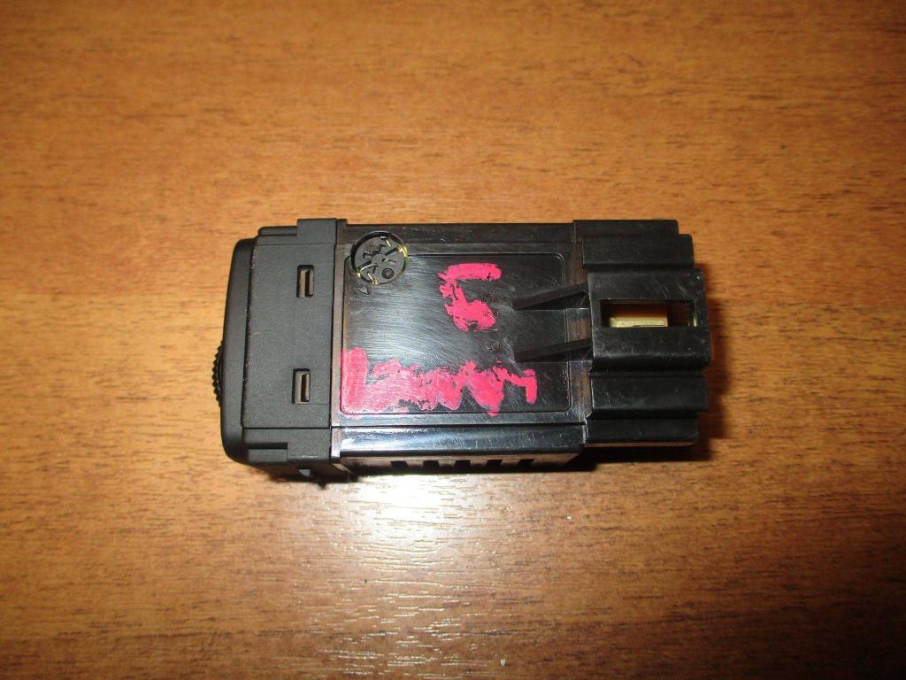 Кнопка освещения панели приборов, 500 рублей, Пермь