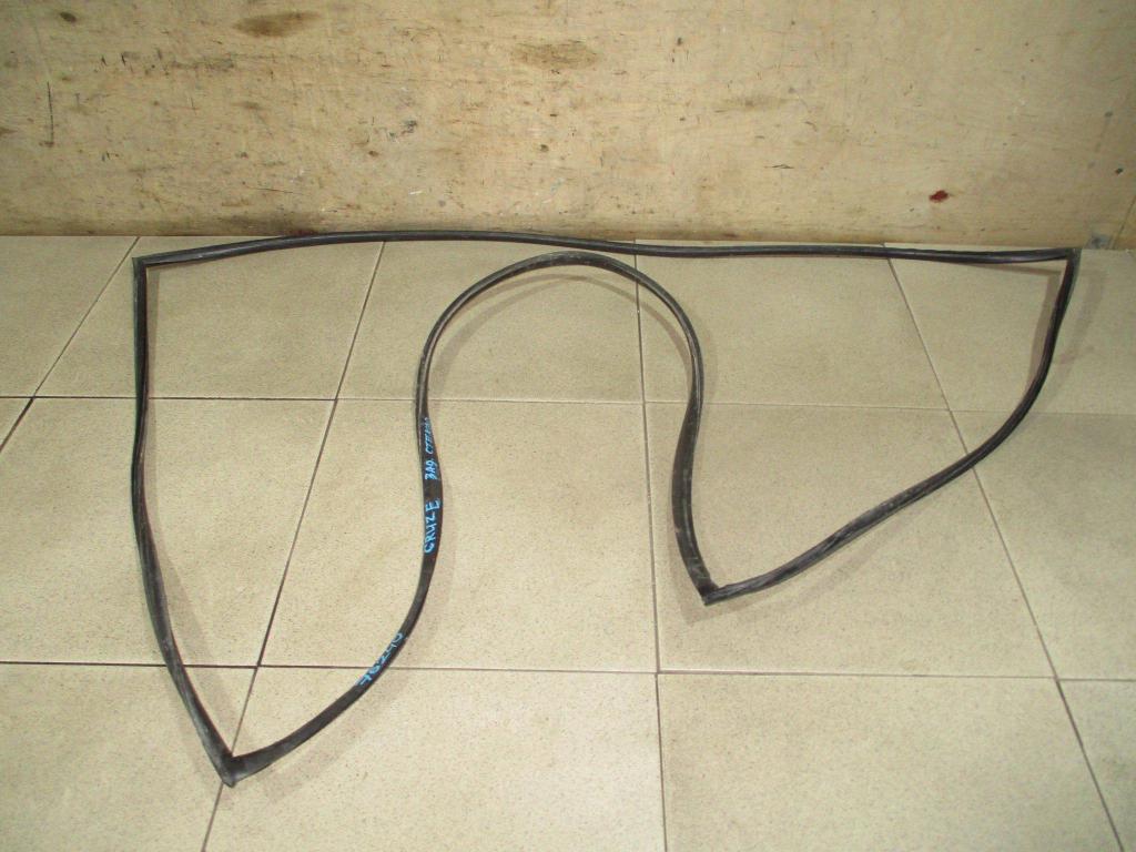 Молдинг заднего стекла, 1000 рублей, Пермь