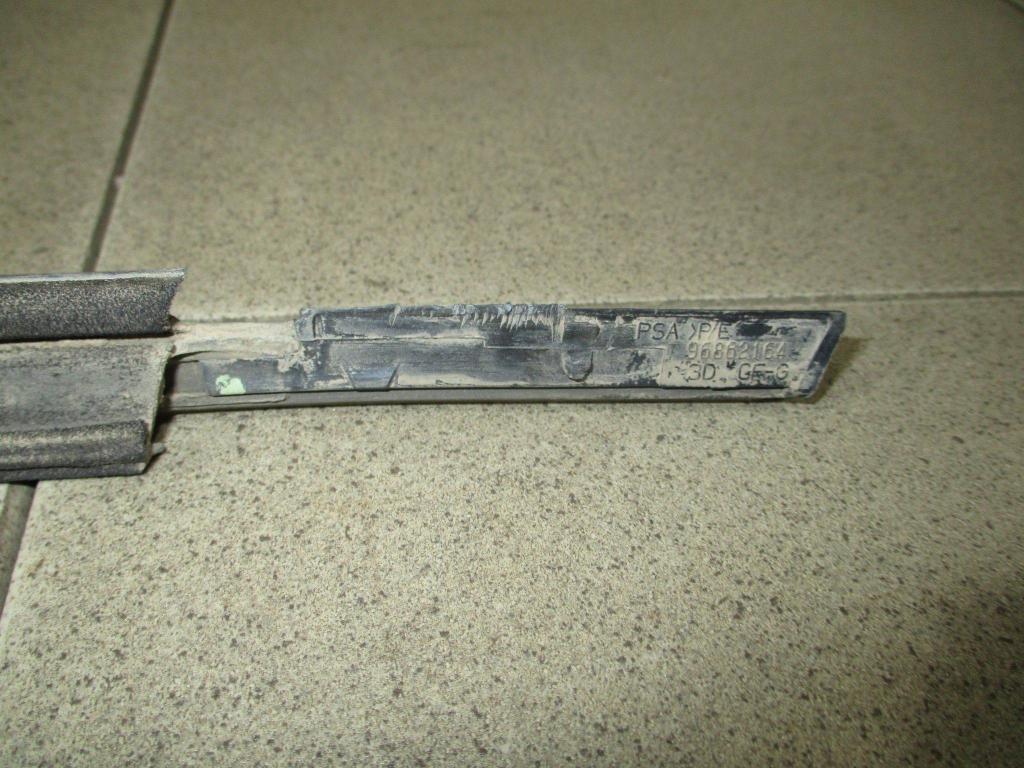 Накладка стекла переднего правого, 1000 рублей, Пермь