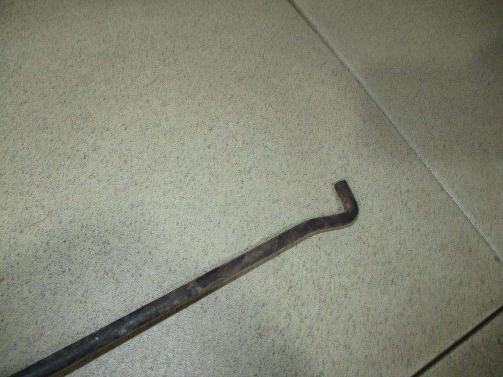 Держатель капота, 500 рублей, Пермь