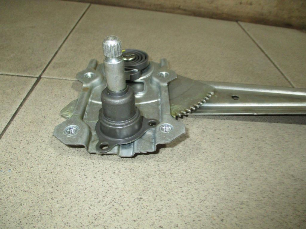 Стеклоподъемник механический задний правый, 500 рублей, Пермь