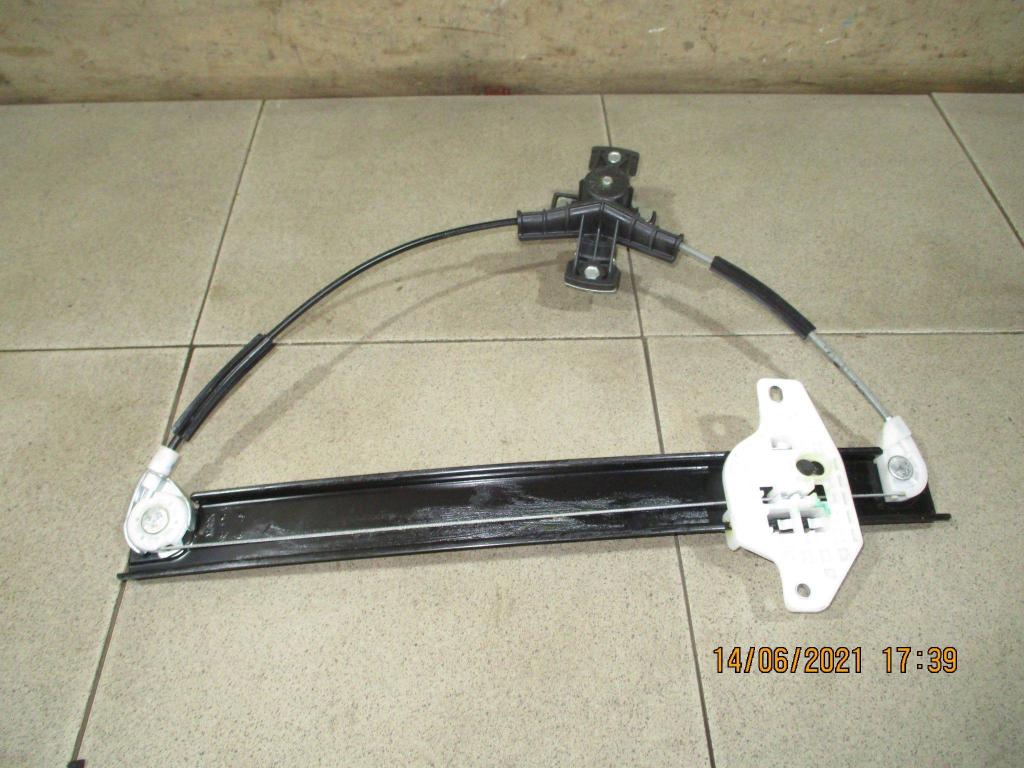 Стеклоподъемник механический задний правый, 1000 рублей, Пермь