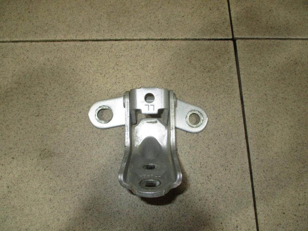 Петля двери задней левой нижняя, 500 рублей, Пермь