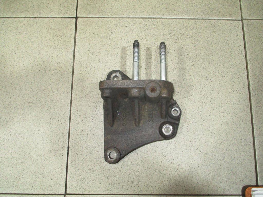 Кронштейн двигателя правый, 500 рублей, Пермь