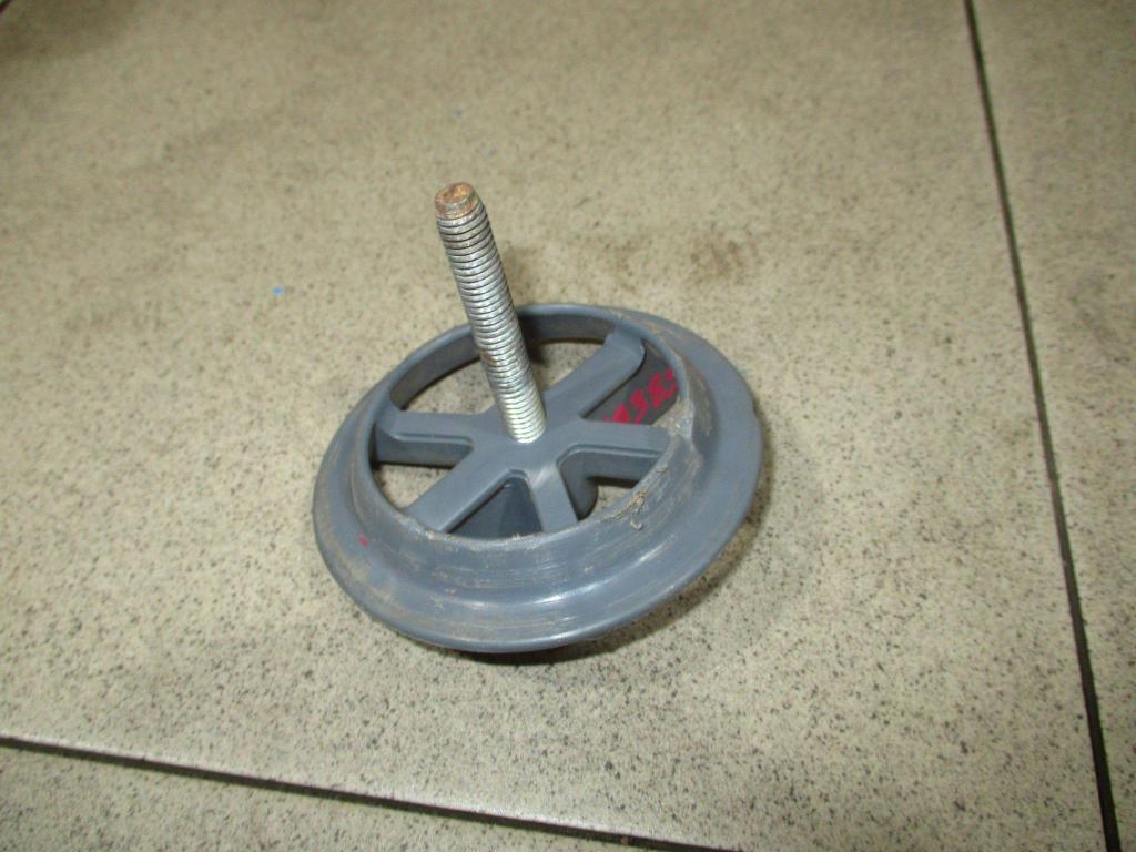 Болт крепления запасного колеса, 500 рублей, Пермь