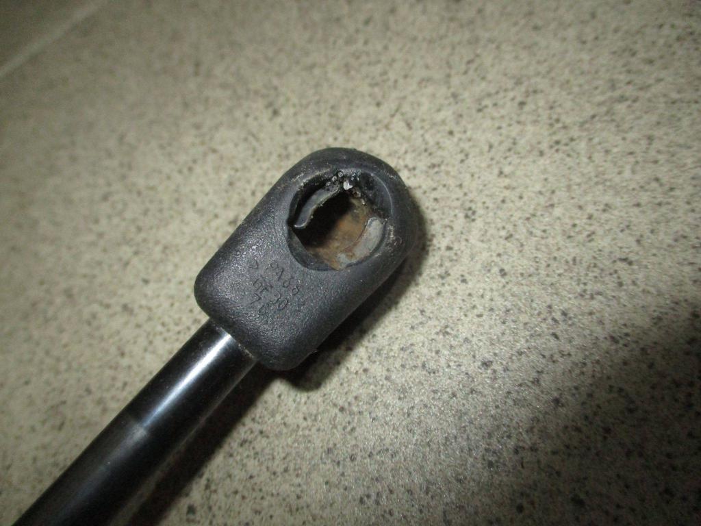 Амортизатор крышки багажника, 500 рублей, Пермь