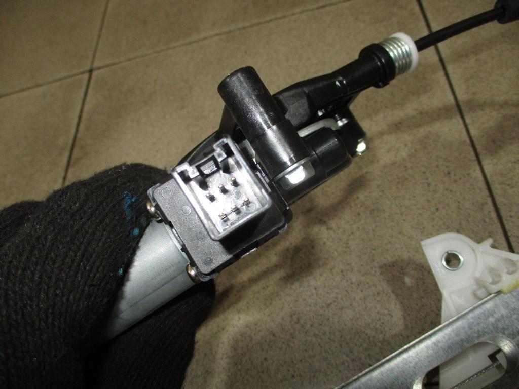 Стеклоподъемник задний левый, 2000 рублей, Пермь