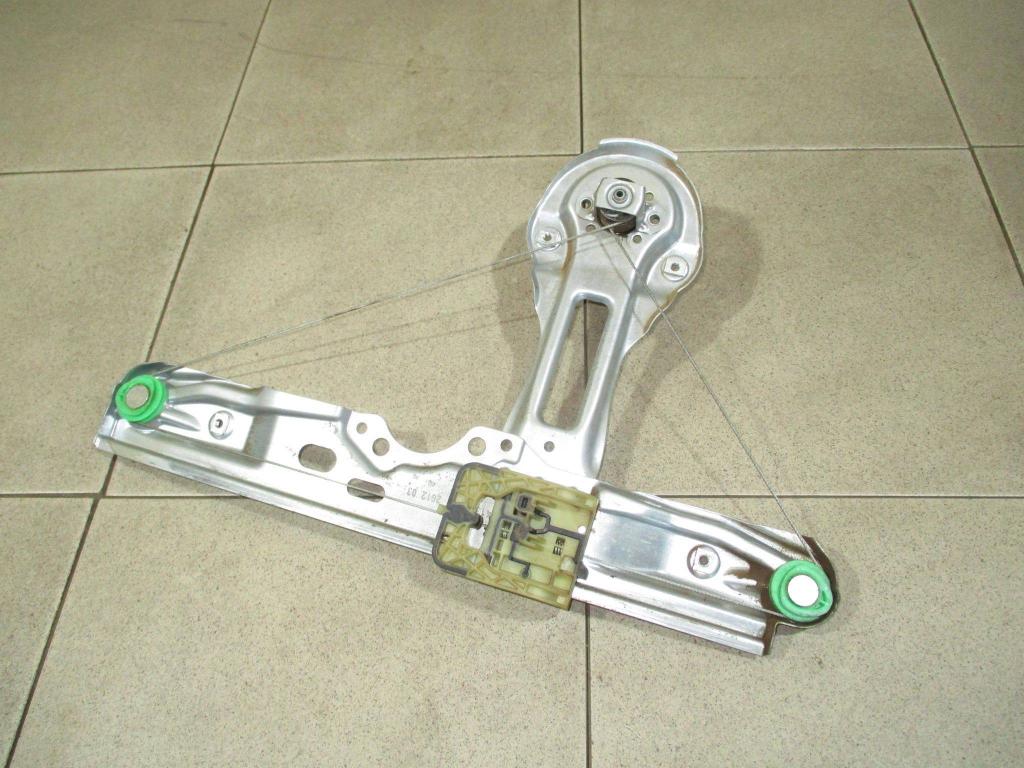 Стеклоподъемник механический задний правый, 500 рублей, Пермь