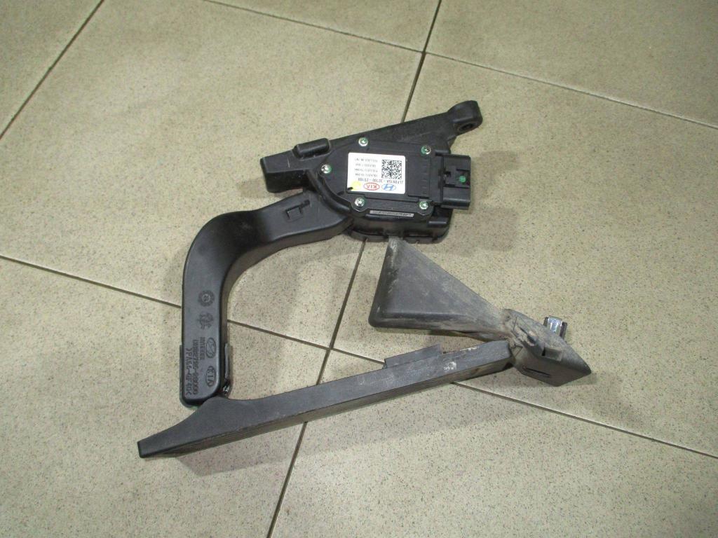 Педаль газа, 2000 рублей, Пермь