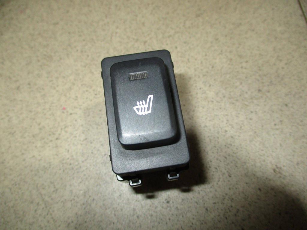 Кнопка обогрева сидений, 700 рублей, Пермь