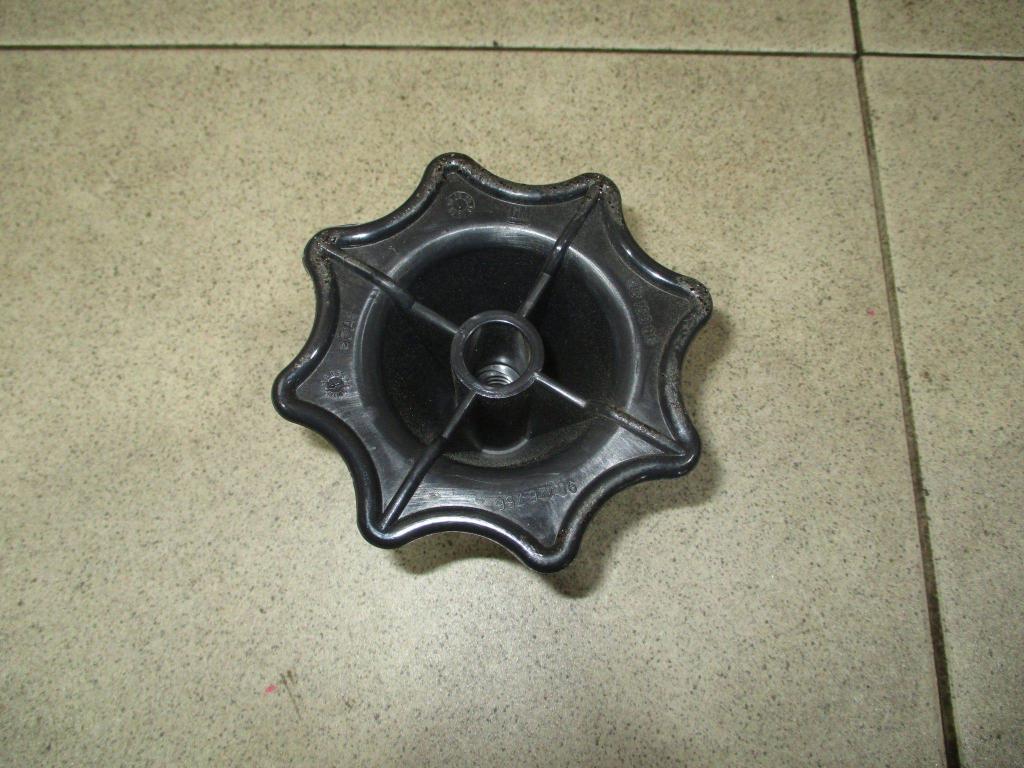 Болт крепления запасного колеса, 500 рублей, Пермь