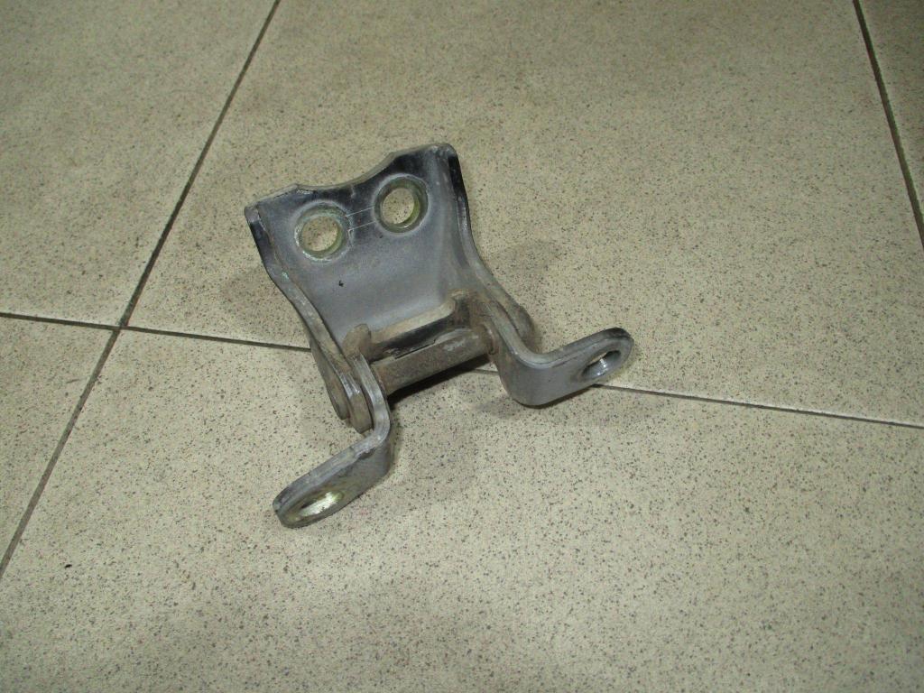 Петля двери передней левой нижняя, 1500 рублей, Пермь