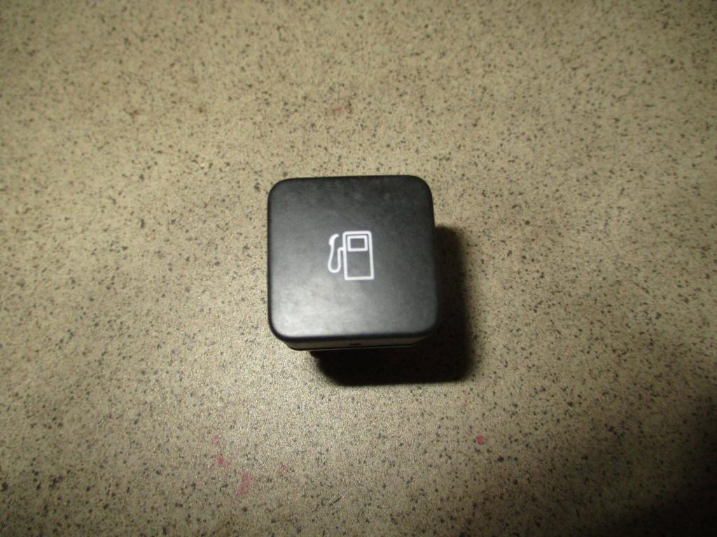 Кнопка открывания лючка бензобака, 500 рублей, Пермь