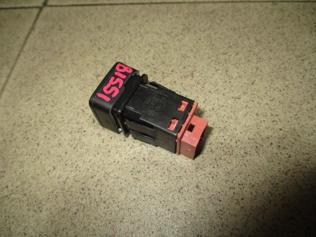 Кнопка открывания лючка бензобака, 500 рублей, Пермь