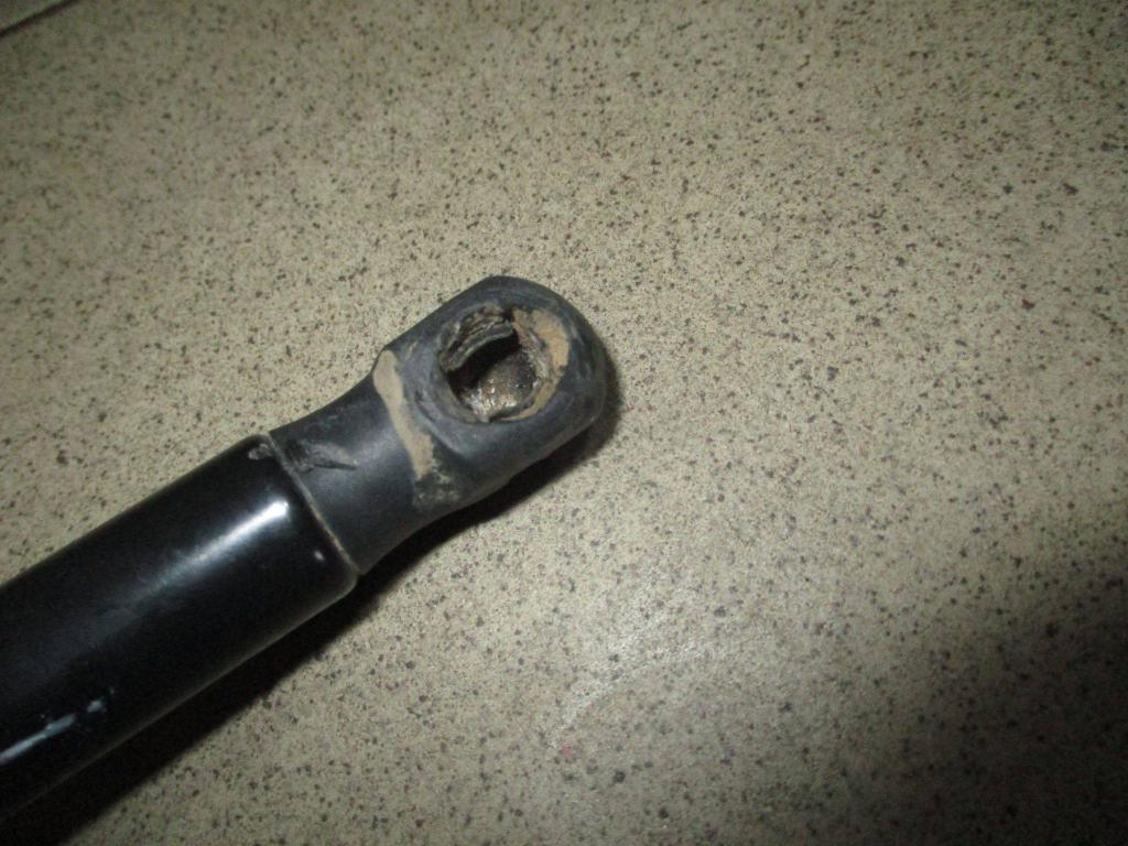 Амортизатор двери багажника, 500 рублей, Пермь