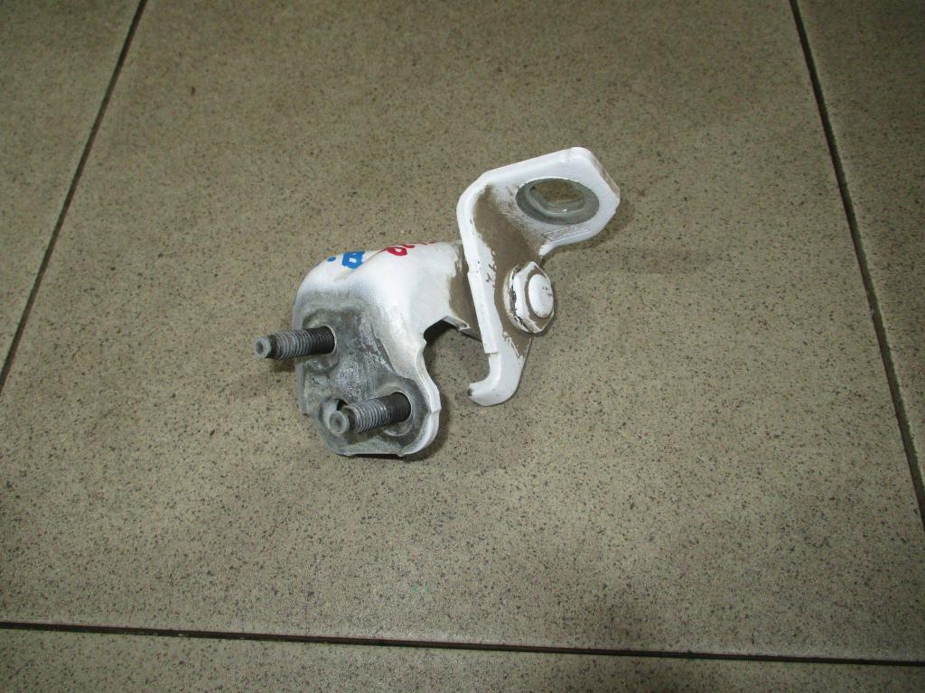 Петля двери задней левой верхняя, 1000 рублей, Пермь