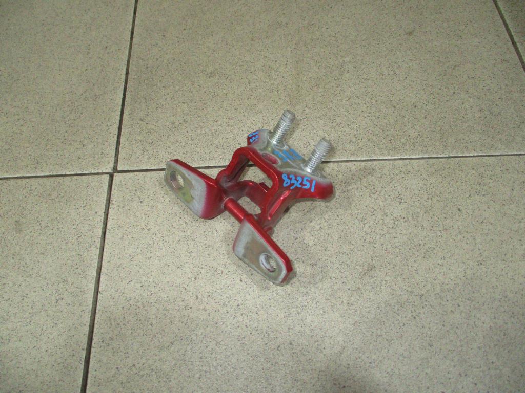 Петля двери задней правой верхняя, 550 рублей, Пермь