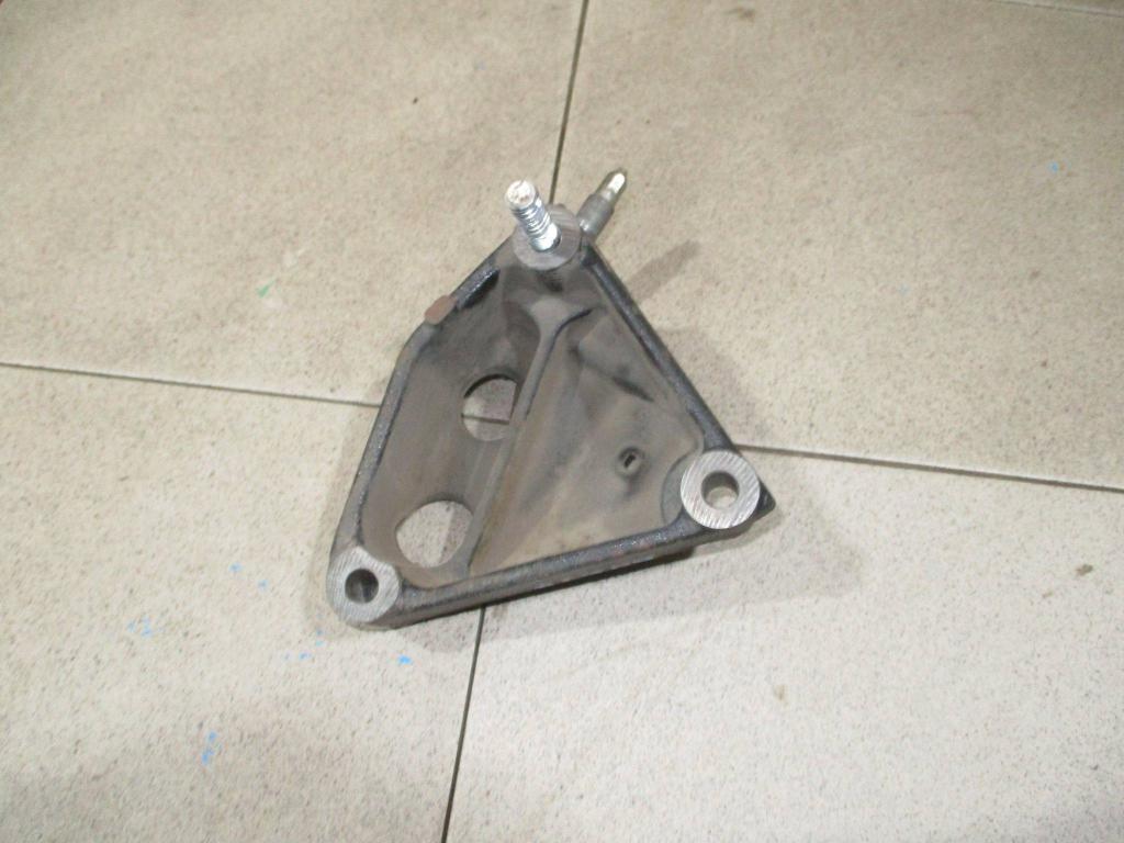 Кронштейн двигателя правый, 500 рублей, Пермь