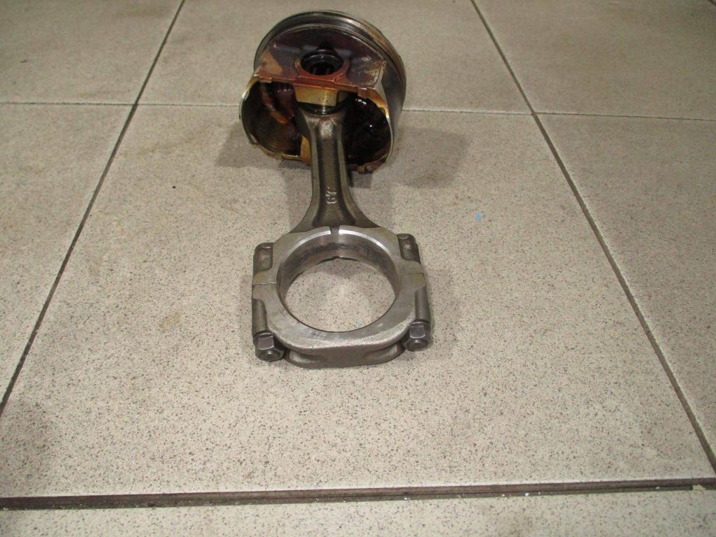 Поршень с шатуном, 3200 рублей, Пермь