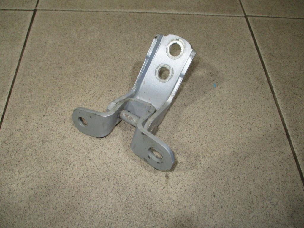 Петля двери передней правой верхняя, 550 рублей, Пермь