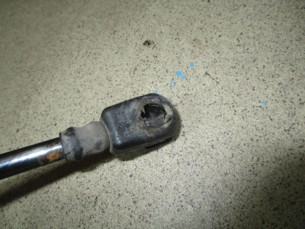 Амортизатор двери багажника, 500 рублей, Пермь